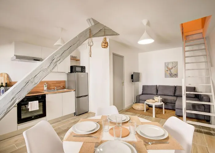 Le Villandry Beautiful Air-Conditioned Apartment In A Typical Building Of